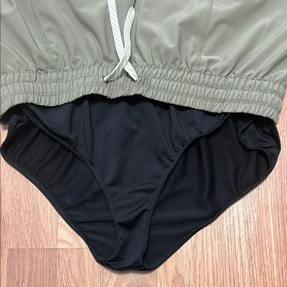 Vuori Green Athletic Shorts Elastic Waistband Lightweight - Picture 4 of 4